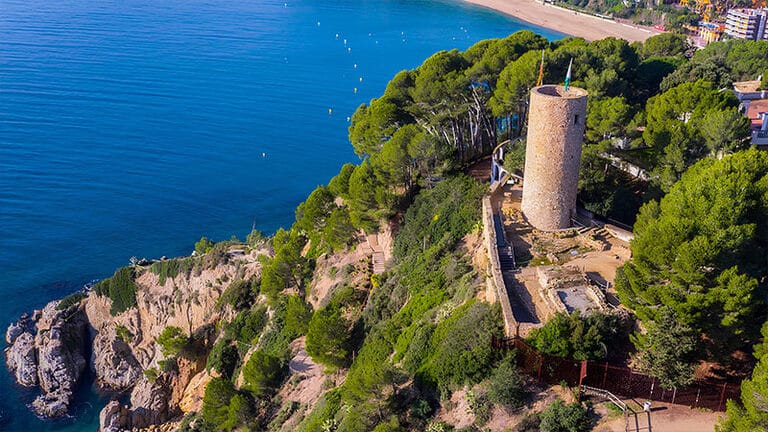 chateau-sant-joan-lloret-de-mar-tour-chapelle-falaise-vue-mer