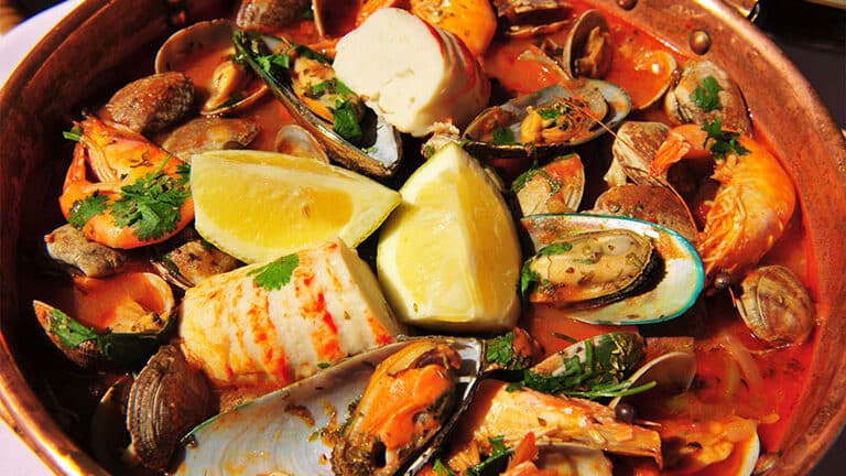 cataplana-ragout-portugais-poisson-fruits-de-mer-legumes-riz