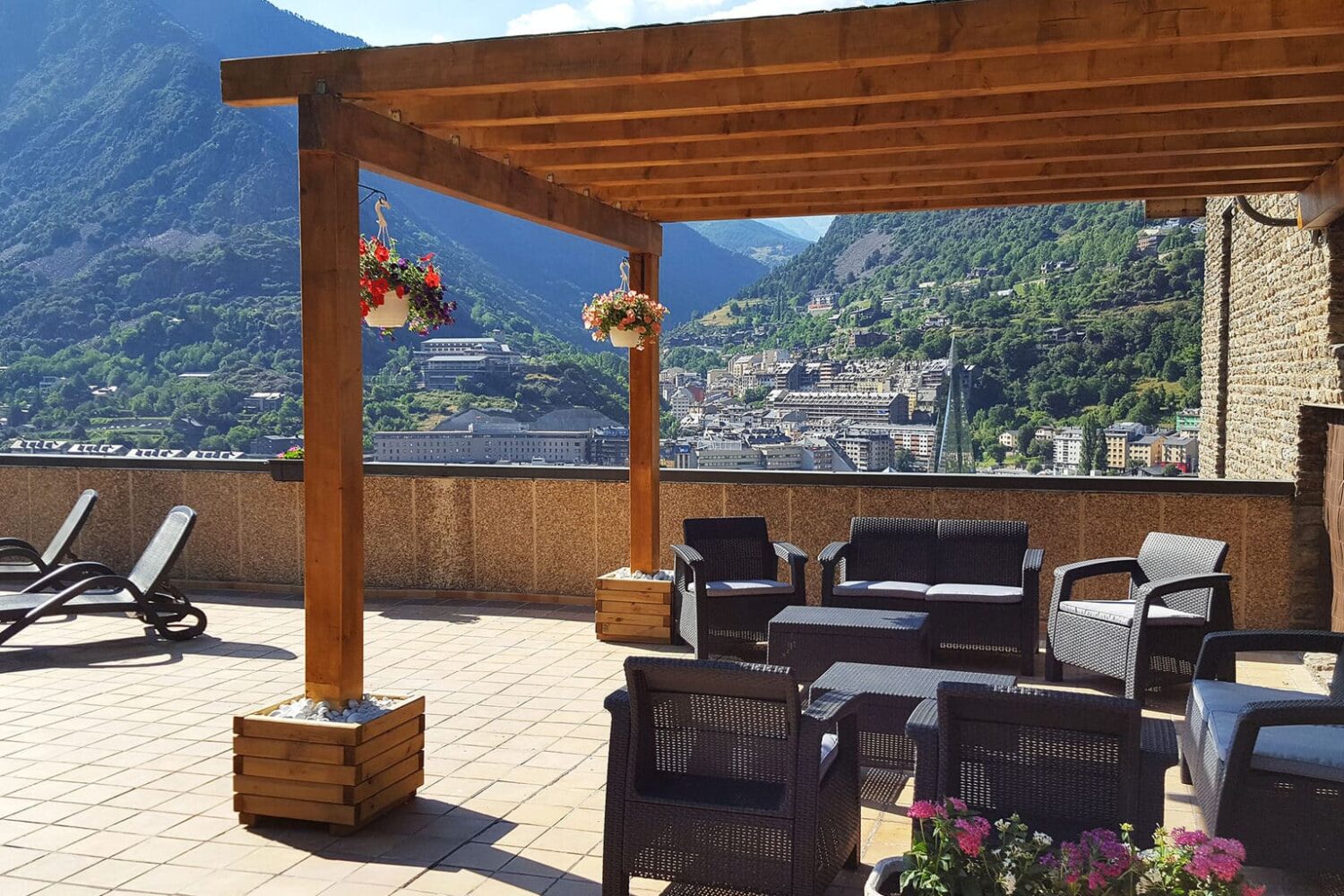 Séjour de 4 jours et 3 nuits à Andorre-la-Vieille en hôtel 4 étoiles avec demi-pension et découverte de la Principauté d’Andorre