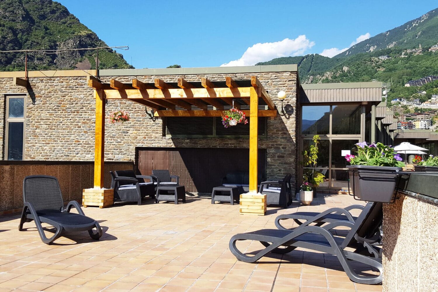 Séjour de 4 jours et 3 nuits à Andorre-la-Vieille en hôtel 4 étoiles avec demi-pension et découverte de la Principauté d’Andorre