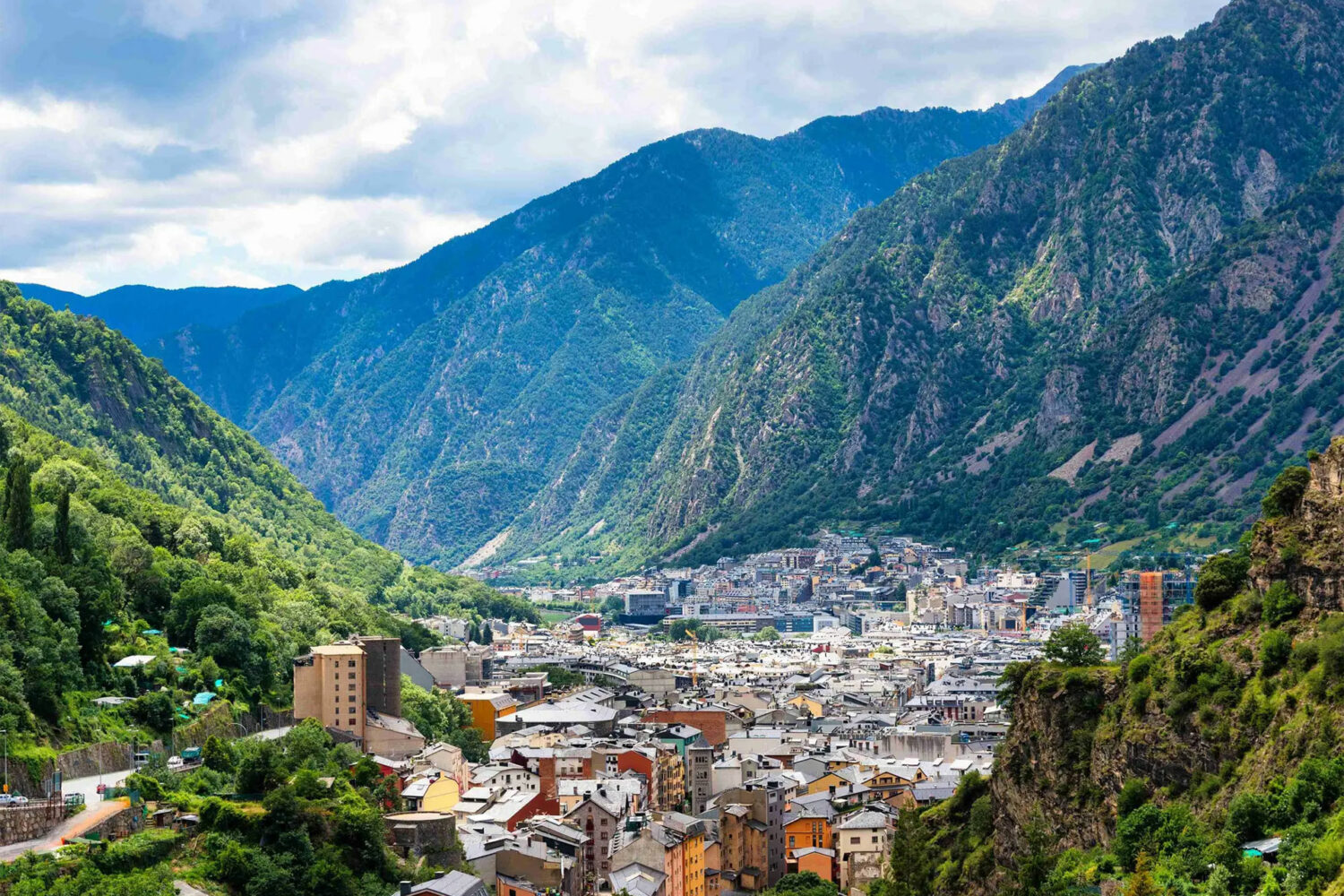 Séjour de 4 jours et 3 nuits à Andorre-la-Vieille en hôtel 4 étoiles avec demi-pension et découverte de la Principauté d’Andorre