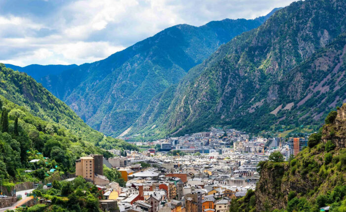 Séjour de 4 jours et 3 nuits à Andorre-la-Vieille en hôtel 4 étoiles avec demi-pension et découverte de la Principauté d’Andorre