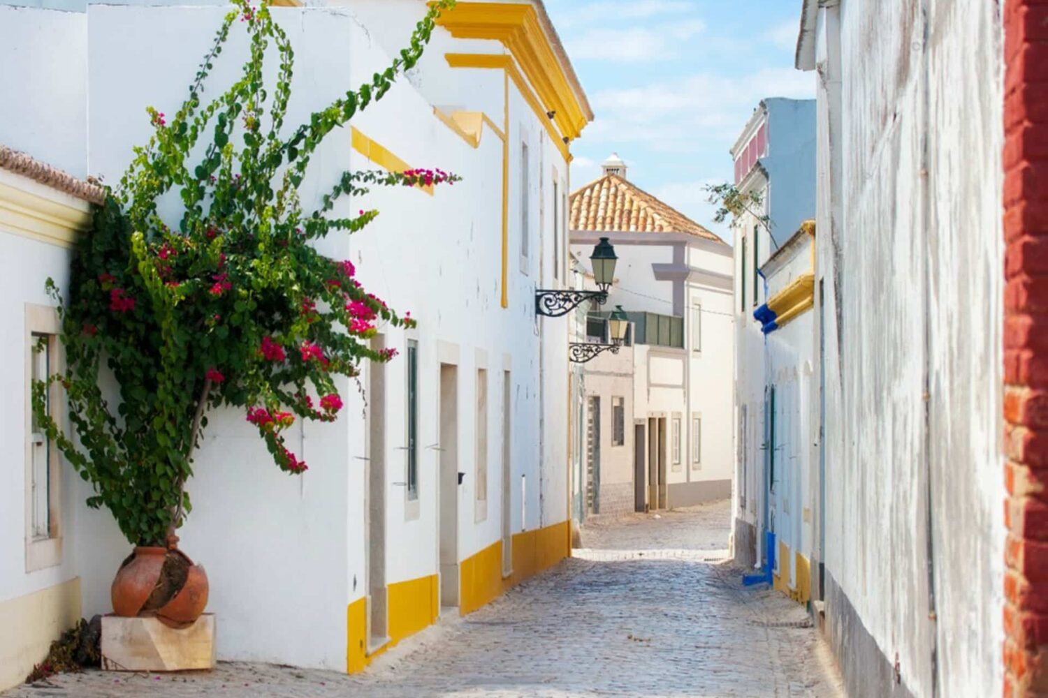 Séjour 4 jours et 3 nuits à Quarteira avec hôtel 4 étoiles en demi-pension, excursion à Faro et découverte de la vieille ville, Arco da Vila, cathédrale et front de mer en Algarve, Portugal