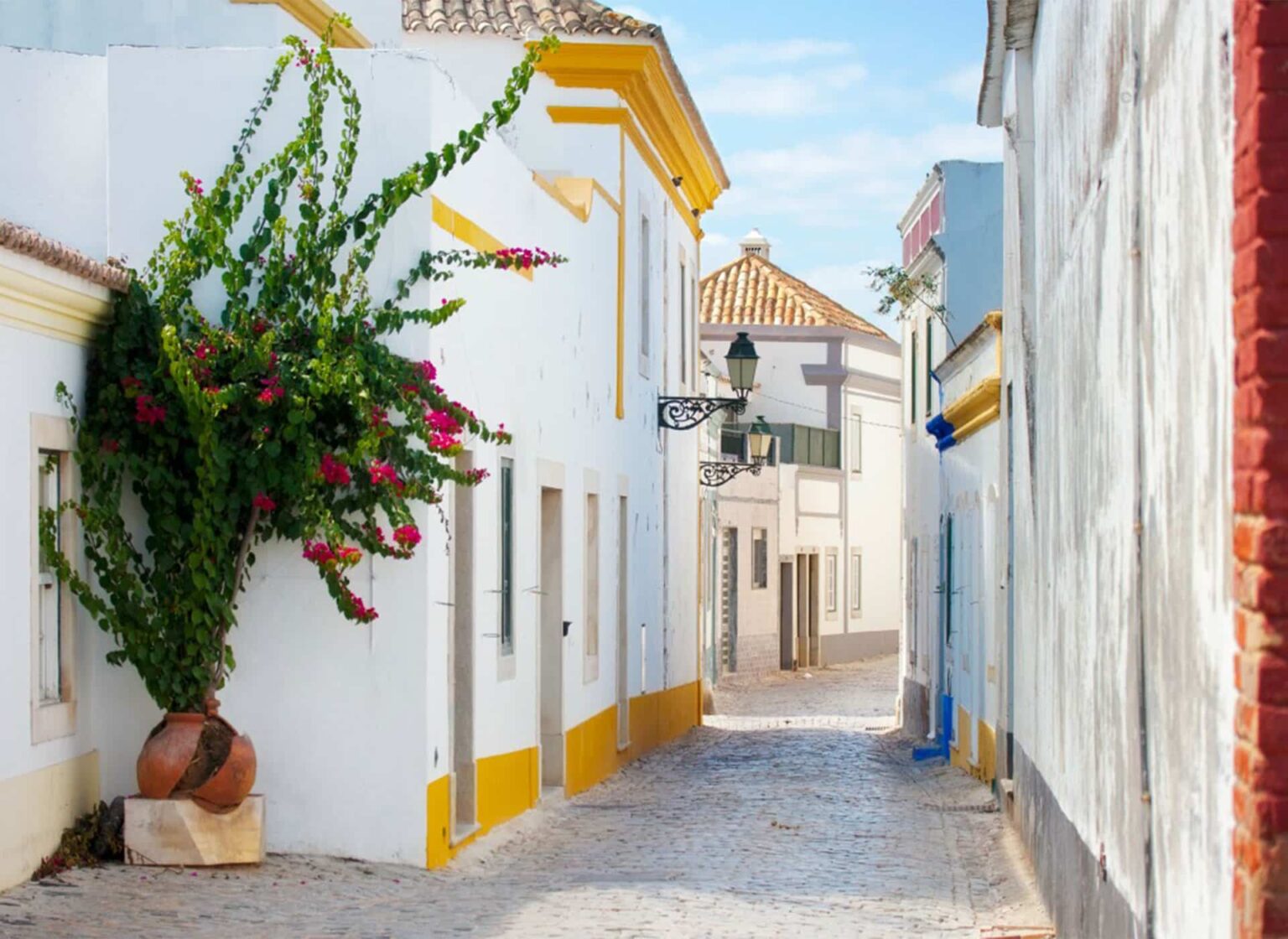 Séjour 4 jours et 3 nuits à Quarteira avec hôtel 4 étoiles en demi-pension, excursion à Faro et découverte de la vieille ville, Arco da Vila, cathédrale et front de mer en Algarve, Portugal